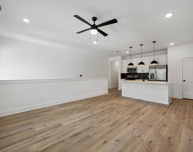 8021 Cora Street - Photo Thumbnail 9