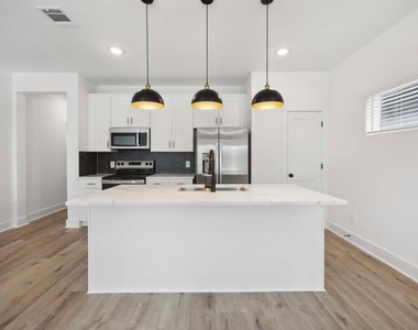 8021 Cora Street - Photo Thumbnail 10