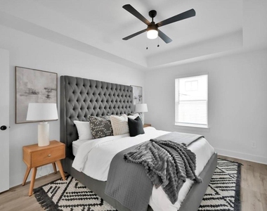 8021 Cora Street - Photo Thumbnail 5