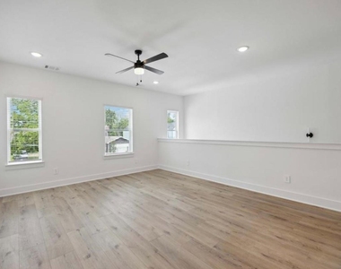 8021 Cora Street - Photo Thumbnail 12