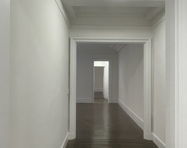 West 58th Street - Photo Thumbnail 6