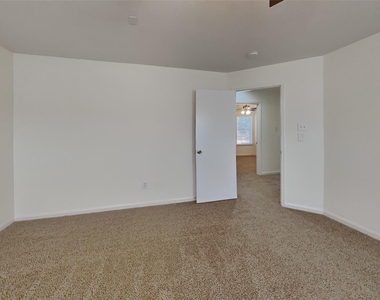 17127 Westminster Village Court - Photo Thumbnail 6