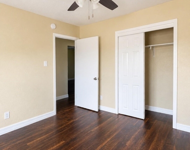 3906 Rotman Street - Photo Thumbnail 4