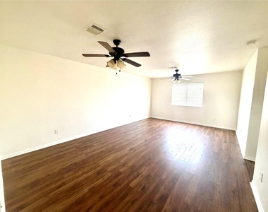 20706 Settlers Lake Circle N - Photo Thumbnail 20