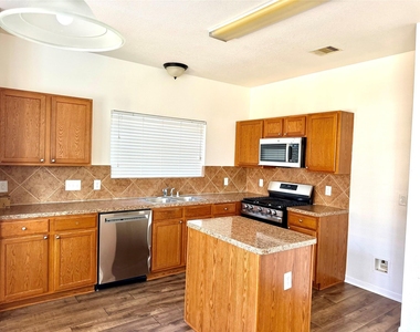 20706 Settlers Lake Circle N - Photo Thumbnail 13