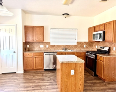 20706 Settlers Lake Circle N - Photo Thumbnail 4