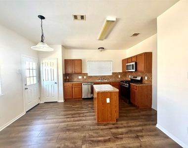 20706 Settlers Lake Circle N - Photo Thumbnail 3