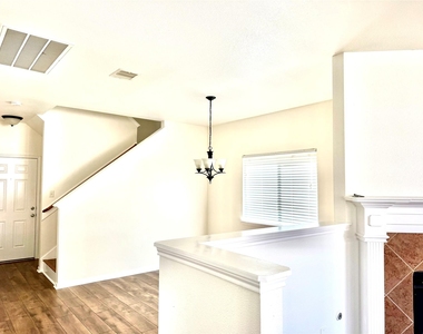 20706 Settlers Lake Circle N - Photo Thumbnail 7