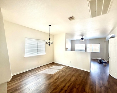 20706 Settlers Lake Circle N - Photo Thumbnail 2