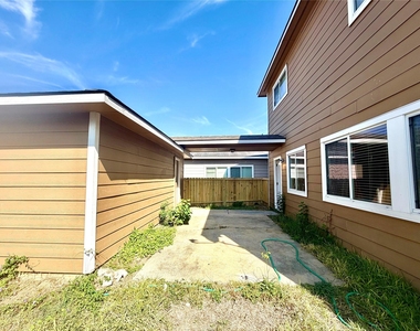 20706 Settlers Lake Circle N - Photo Thumbnail 10