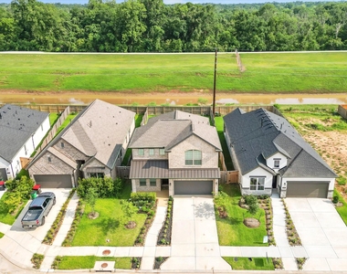 10718 Hidden Rock Drive - Photo Thumbnail 3