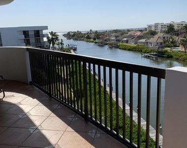 300 Columbia Drive - Photo Thumbnail 2