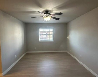 9303 Hammerly Boulevard - Photo Thumbnail 12