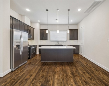 1029 Green Kensington Drive - Photo Thumbnail 10