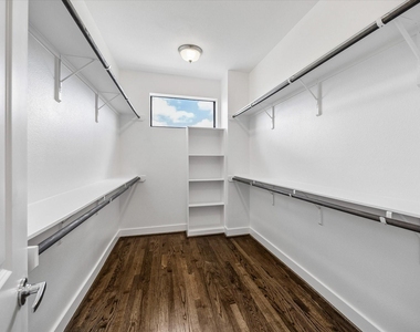 1029 Green Kensington Drive - Photo Thumbnail 17