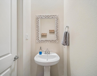 1029 Green Kensington Drive - Photo Thumbnail 12