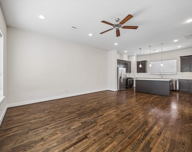 1029 Green Kensington Drive - Photo Thumbnail 7