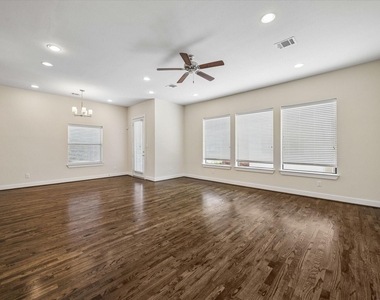 1029 Green Kensington Drive - Photo Thumbnail 9