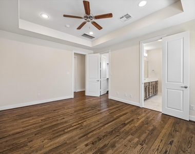 1029 Green Kensington Drive - Photo Thumbnail 15