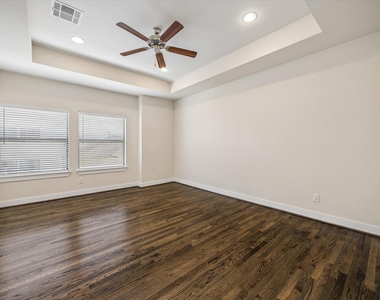 1029 Green Kensington Drive - Photo Thumbnail 13