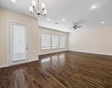 1029 Green Kensington Drive - Photo Thumbnail 5