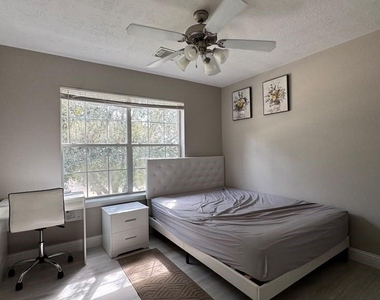 16910 Great Oaks Glen Drive - Photo Thumbnail 12