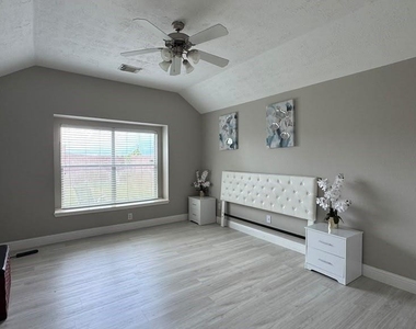 16910 Great Oaks Glen Drive - Photo Thumbnail 33