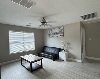 16910 Great Oaks Glen Drive - Photo Thumbnail 9