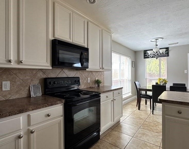 16910 Great Oaks Glen Drive - Photo Thumbnail 13