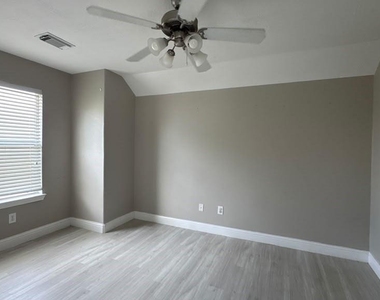 16910 Great Oaks Glen Drive - Photo Thumbnail 4