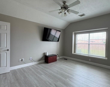 16910 Great Oaks Glen Drive - Photo Thumbnail 22