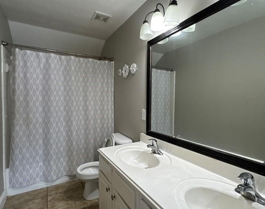 16910 Great Oaks Glen Drive - Photo Thumbnail 8