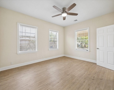 1109 Hays Street - Photo Thumbnail 12