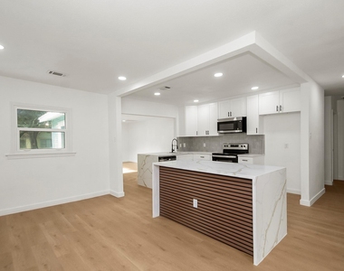 2508 N Houston Drive - Photo Thumbnail 1