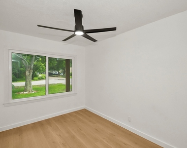 2508 N Houston Drive - Photo Thumbnail 7