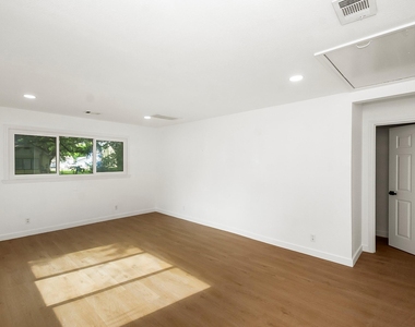 2508 N Houston Drive - Photo Thumbnail 4