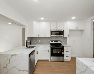 2508 N Houston Drive - Photo Thumbnail 3