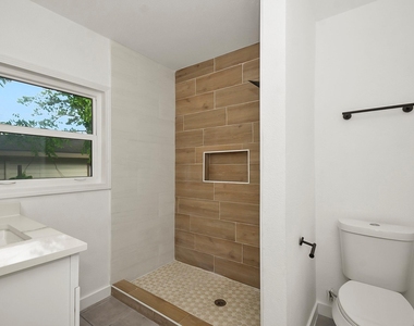 2508 N Houston Drive - Photo Thumbnail 6