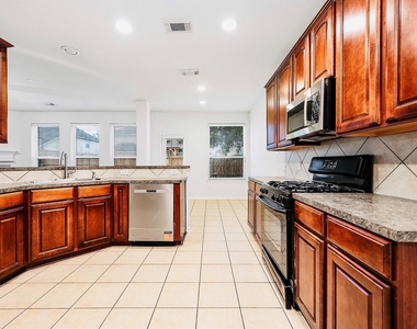 2032 Creek Shore Lane - Photo Thumbnail 28