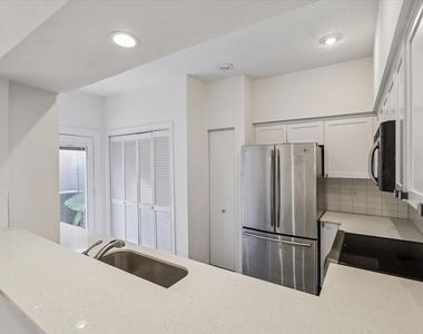 701 Bering Drive - Photo Thumbnail 14