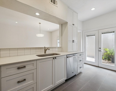 701 Bering Drive - Photo Thumbnail 13