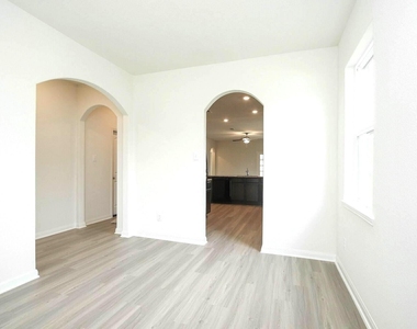 365 Stone Gage Drive - Photo Thumbnail 4
