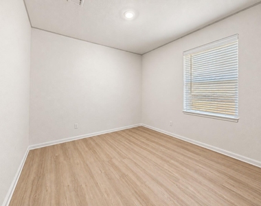365 Stone Gage Drive - Photo Thumbnail 11