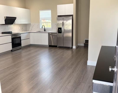 6702 Metro Boulevard - Photo Thumbnail 2