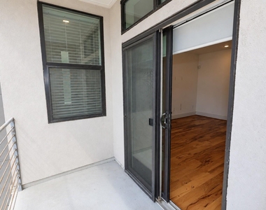 2401 Crawford Street - Photo Thumbnail 8