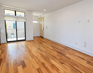 2401 Crawford Street - Photo Thumbnail 2