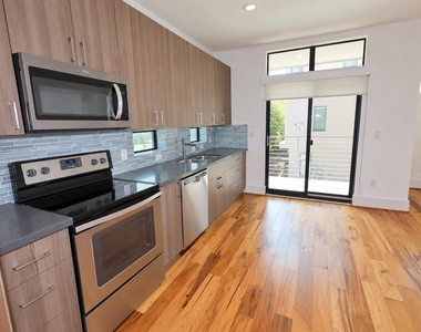 2401 Crawford Street - Photo Thumbnail 3