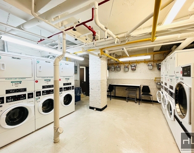West 79 Street - Photo Thumbnail 4