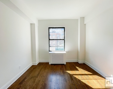 West 68 Street - Photo Thumbnail 3