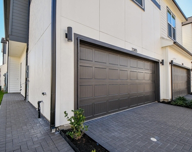 2305 Silva Park Lane - Photo Thumbnail 1
